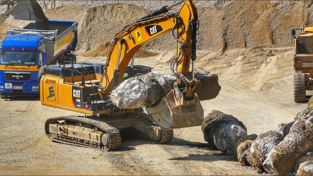 349 cat excavator
