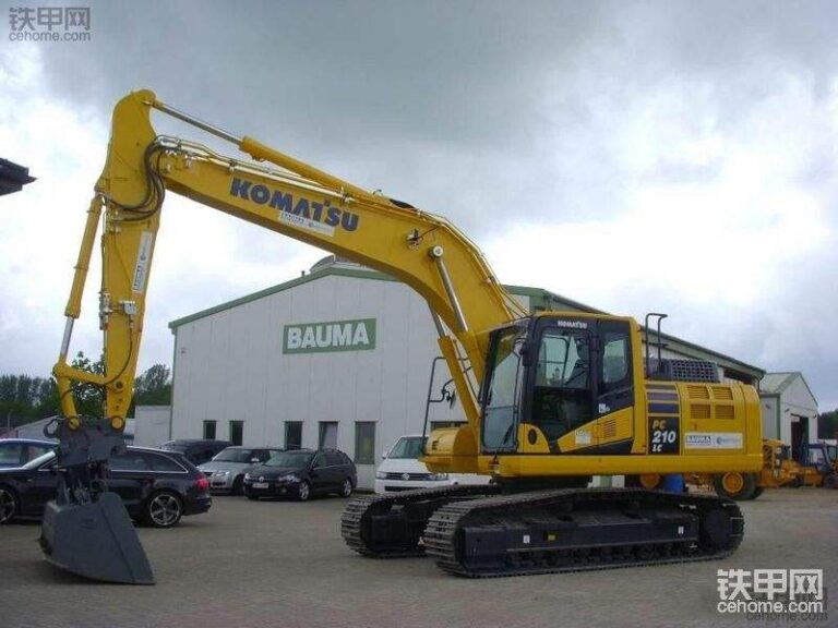 komatsu PC210LC-11 excavators