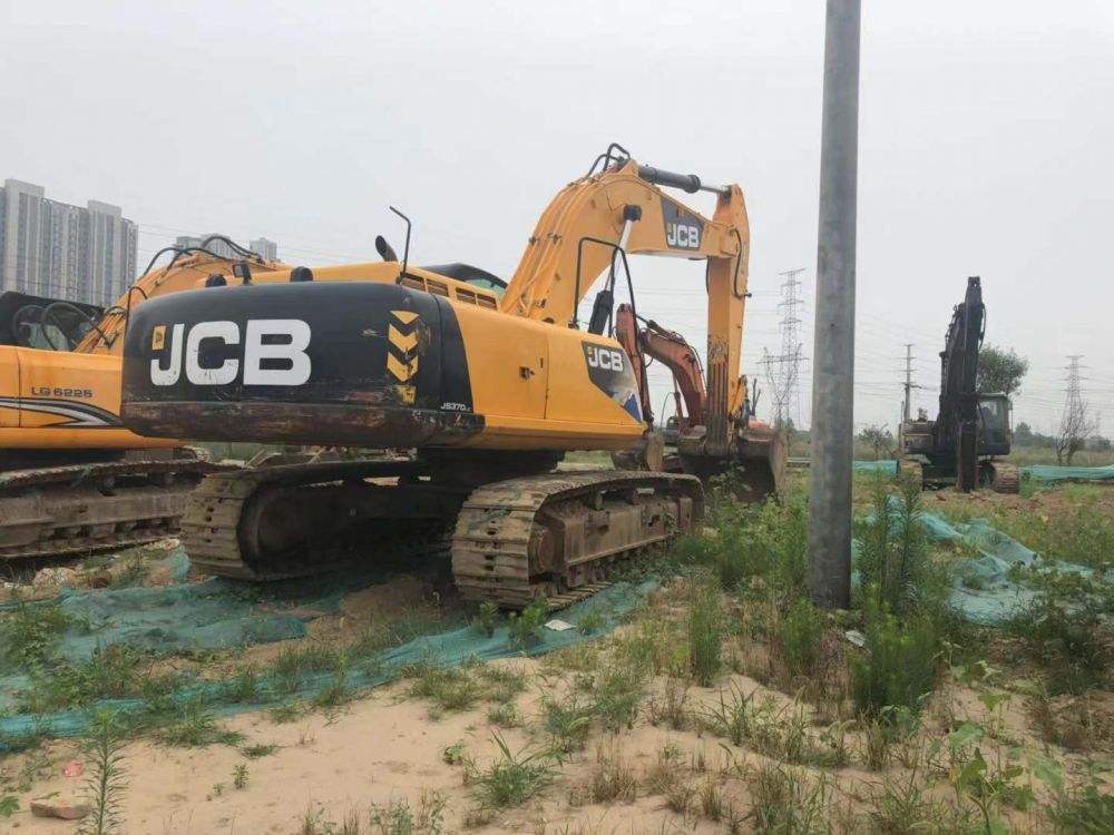 JCB JS370 excavators